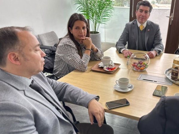 Autoridades analizan alternativas y avanzar en soluciones de tránsito para el camino El Bajo