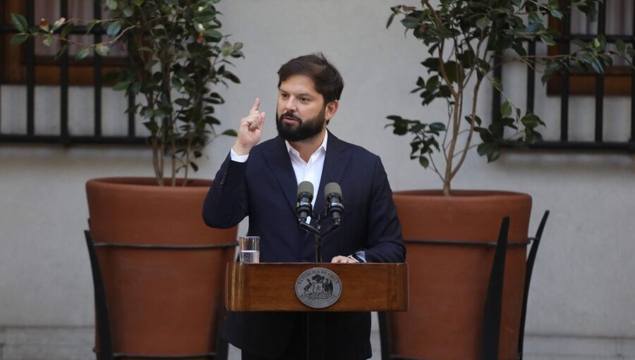 /actualidad/boric-condena-ofensivas-en-medio-oriente-y-afirma-que-chile-no-debe-elegir