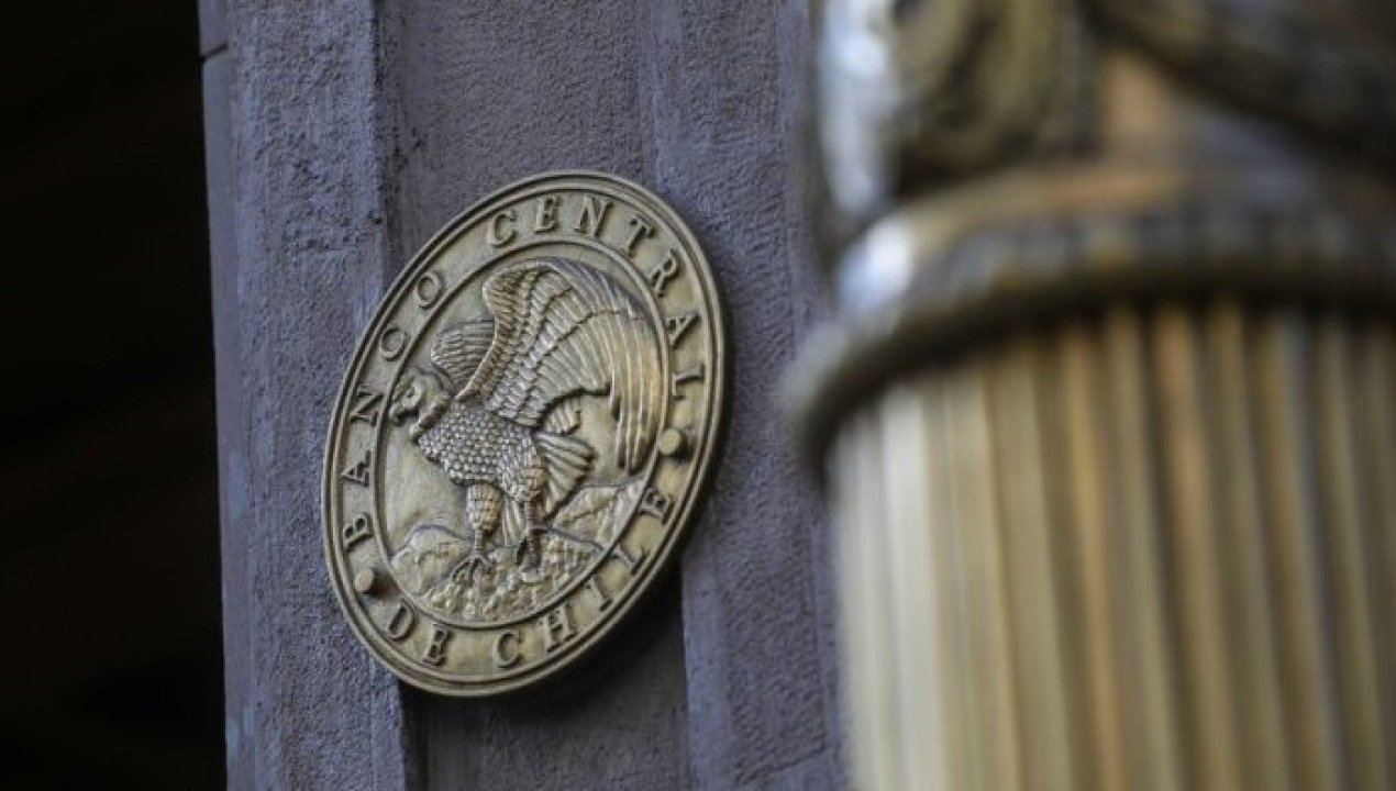 /actualidad/economia/economia-chilena-crece-2-5-en-2025-y-banco-central-ajusta-al-alza-cifras